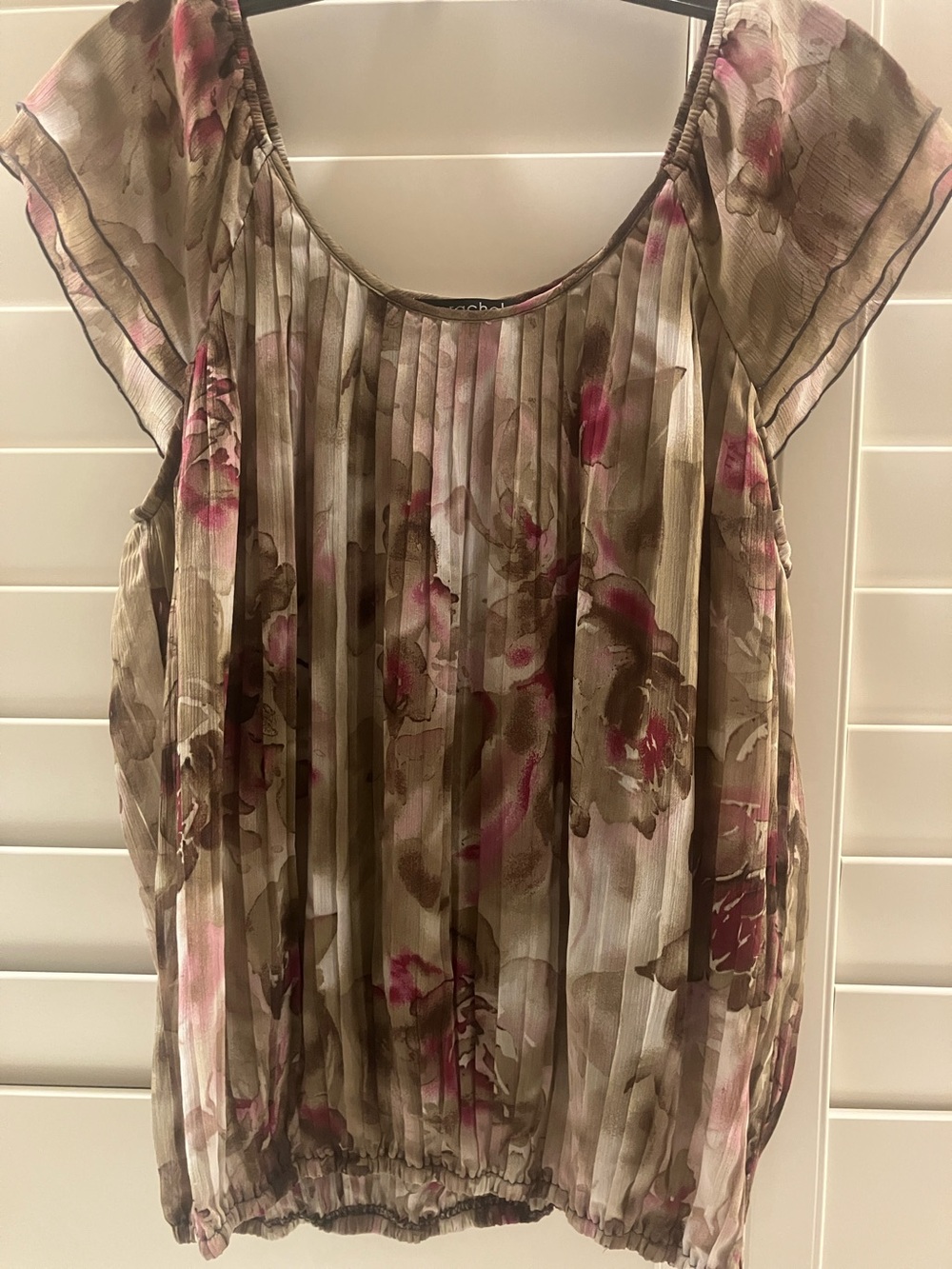 Zac & Rachel Taupe Floral Pleated Cap-Sleeve Blouse with Pink Accents